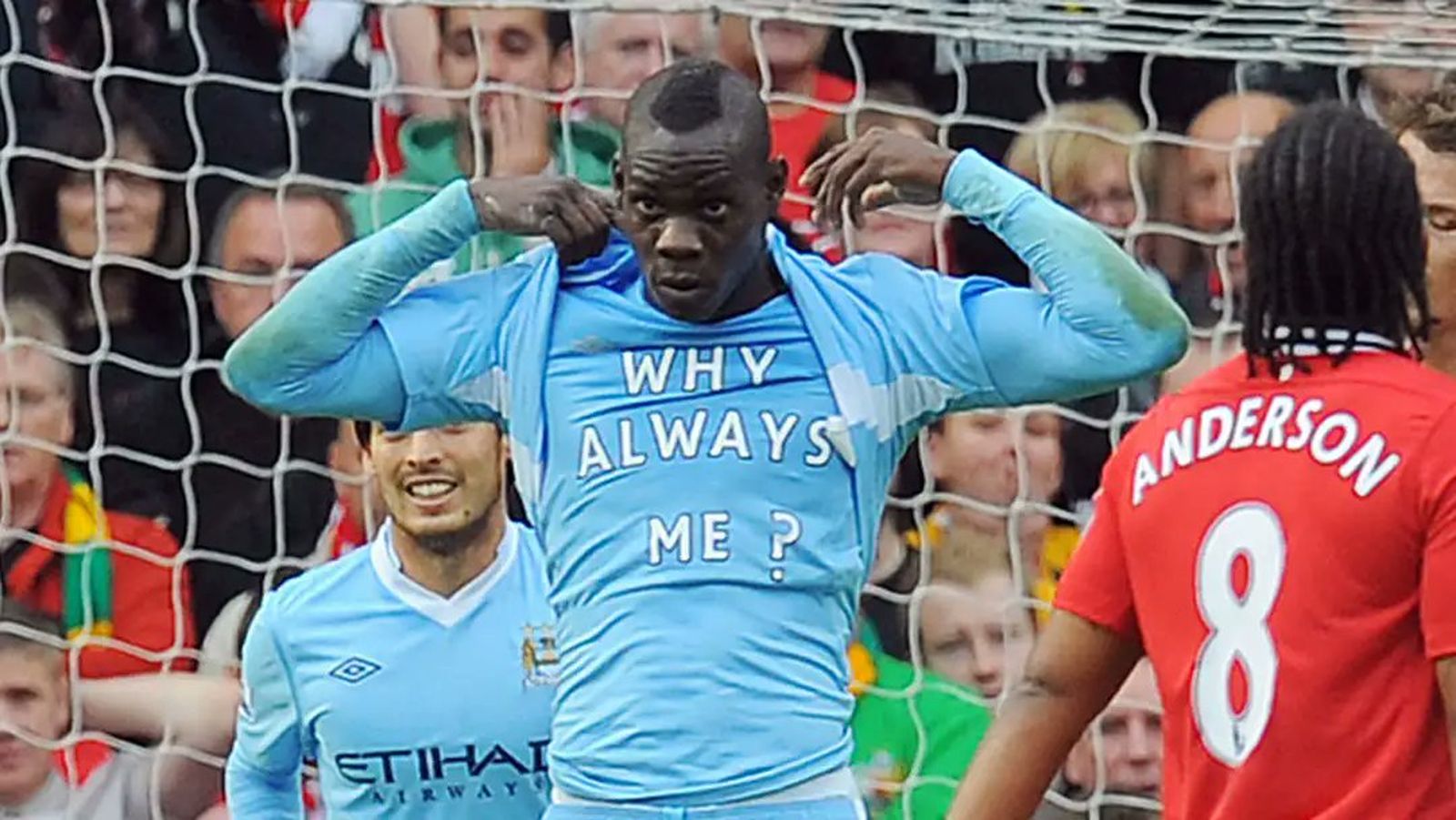 Mario Balotelli en un partit contra el Manchester United