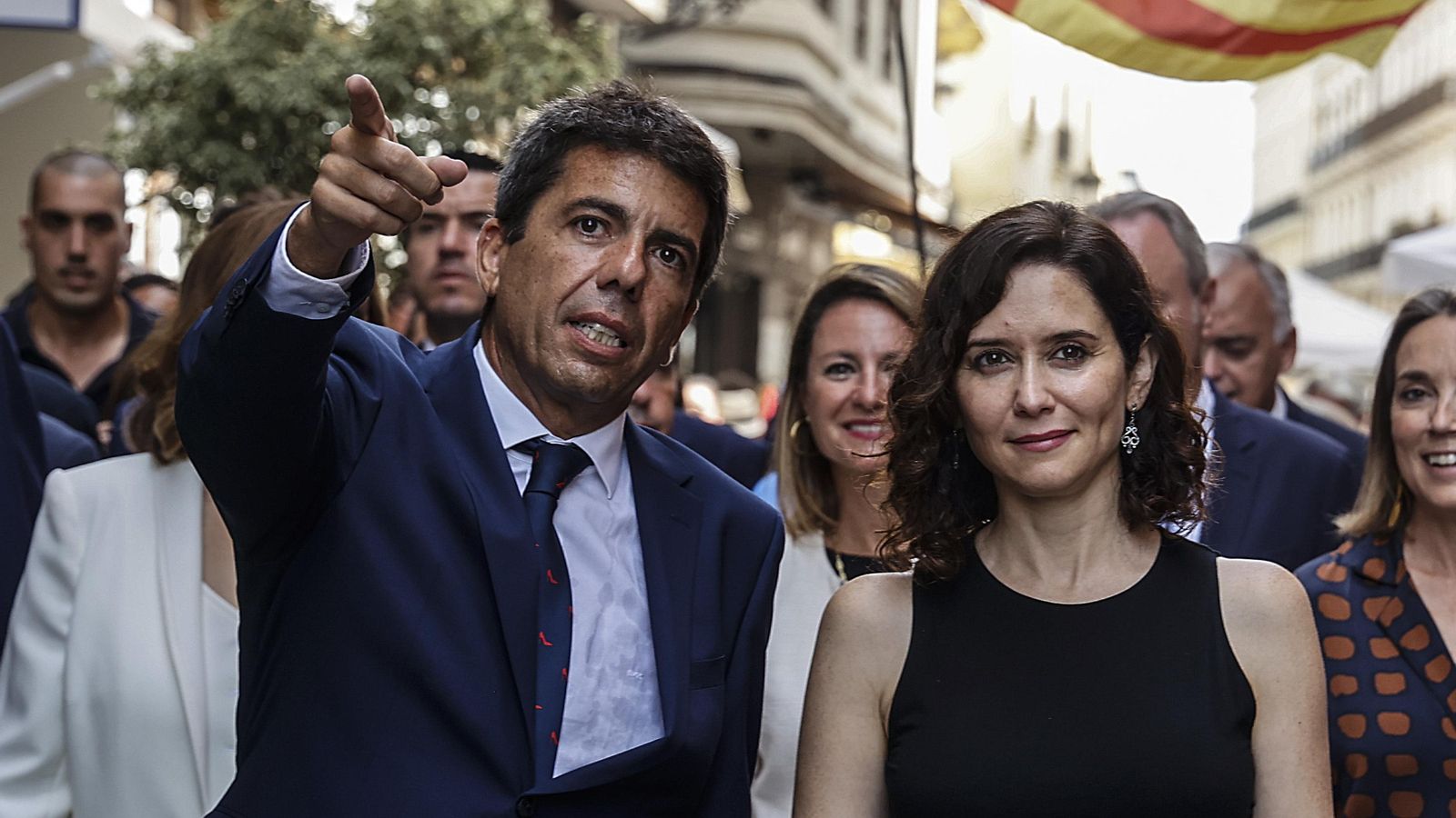 Carlos Mazón i Isabel Díaz Ayuso durant l'acte d'investidura del president de la Generalitat ROBER SOLSONA…20230716….VALENCIA….CARLOS MAZON. CORTES