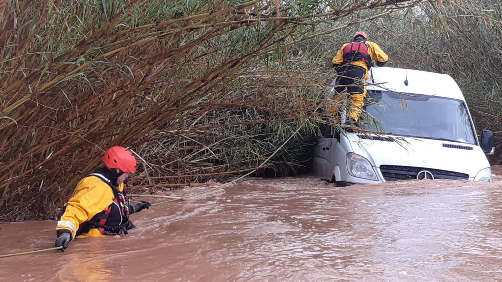 Rescat de dos persones en una furgoneta a Nàquera