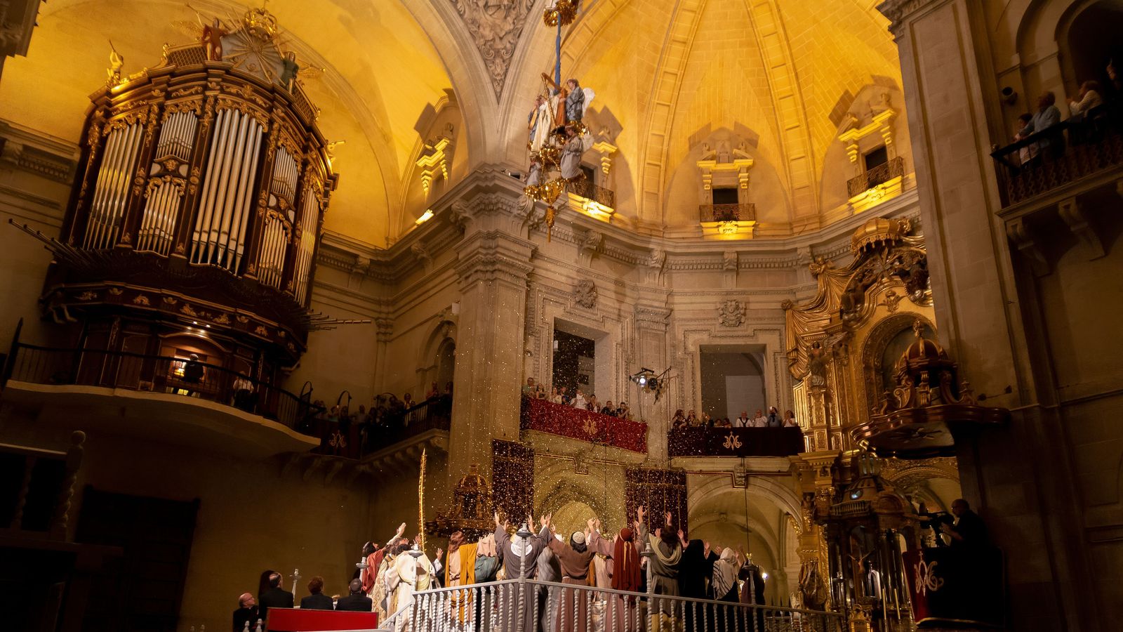 Imatge de la Festa, a la Basílica de Santa Maria d'Elx