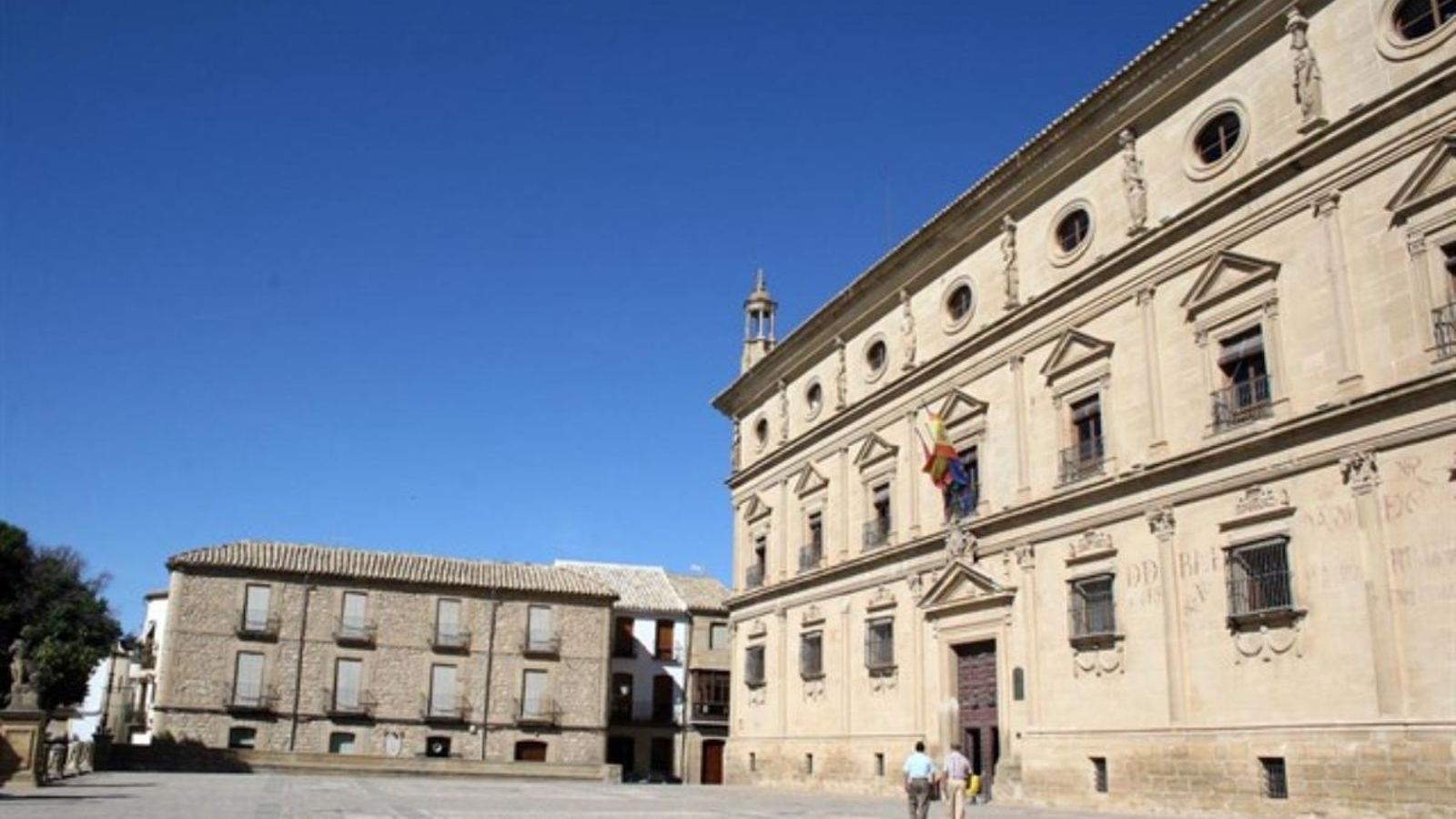Úbeda convoca una concentració i tres dies de dol per la mort violenta d\'una dona de 40 anys