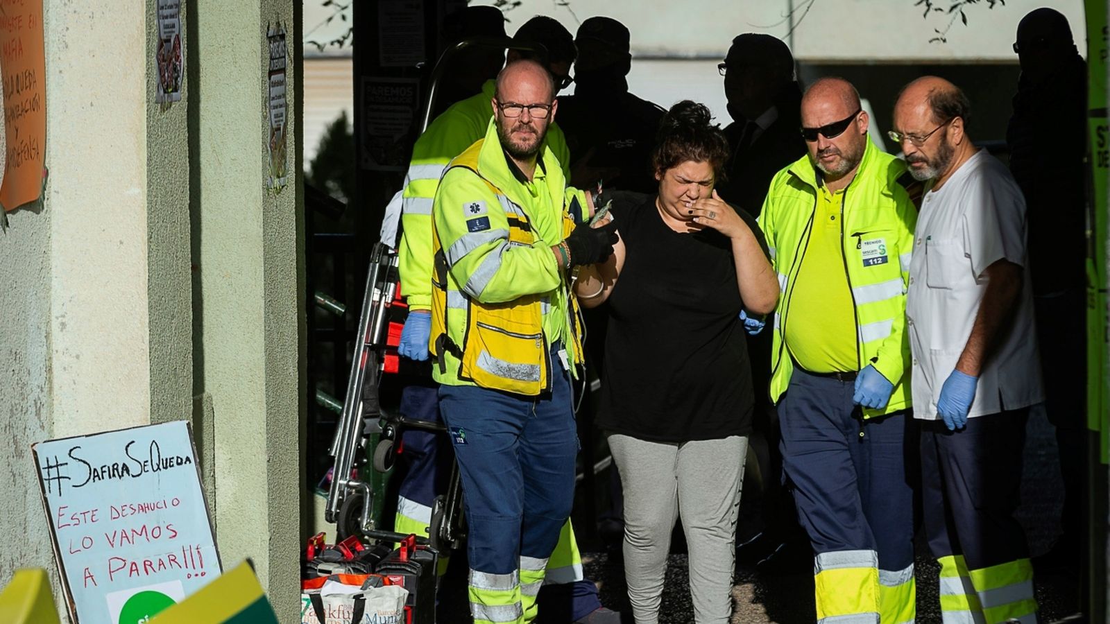 Desenes de persones han intentat, sense èxit, evitar el desnonament EFE