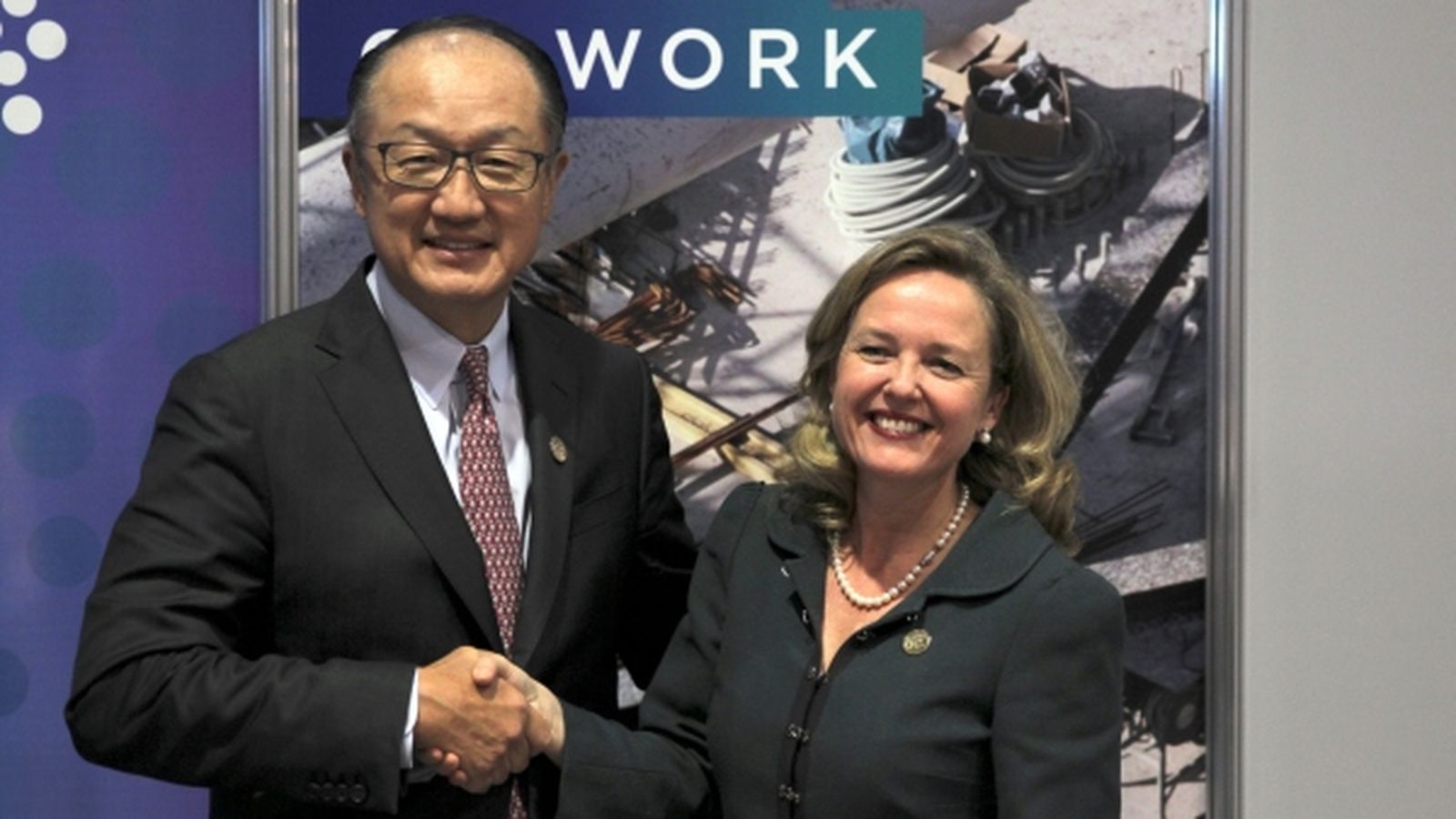 La ministra Calviño amb el president del Banc Mundial, Jim Yong Kim .