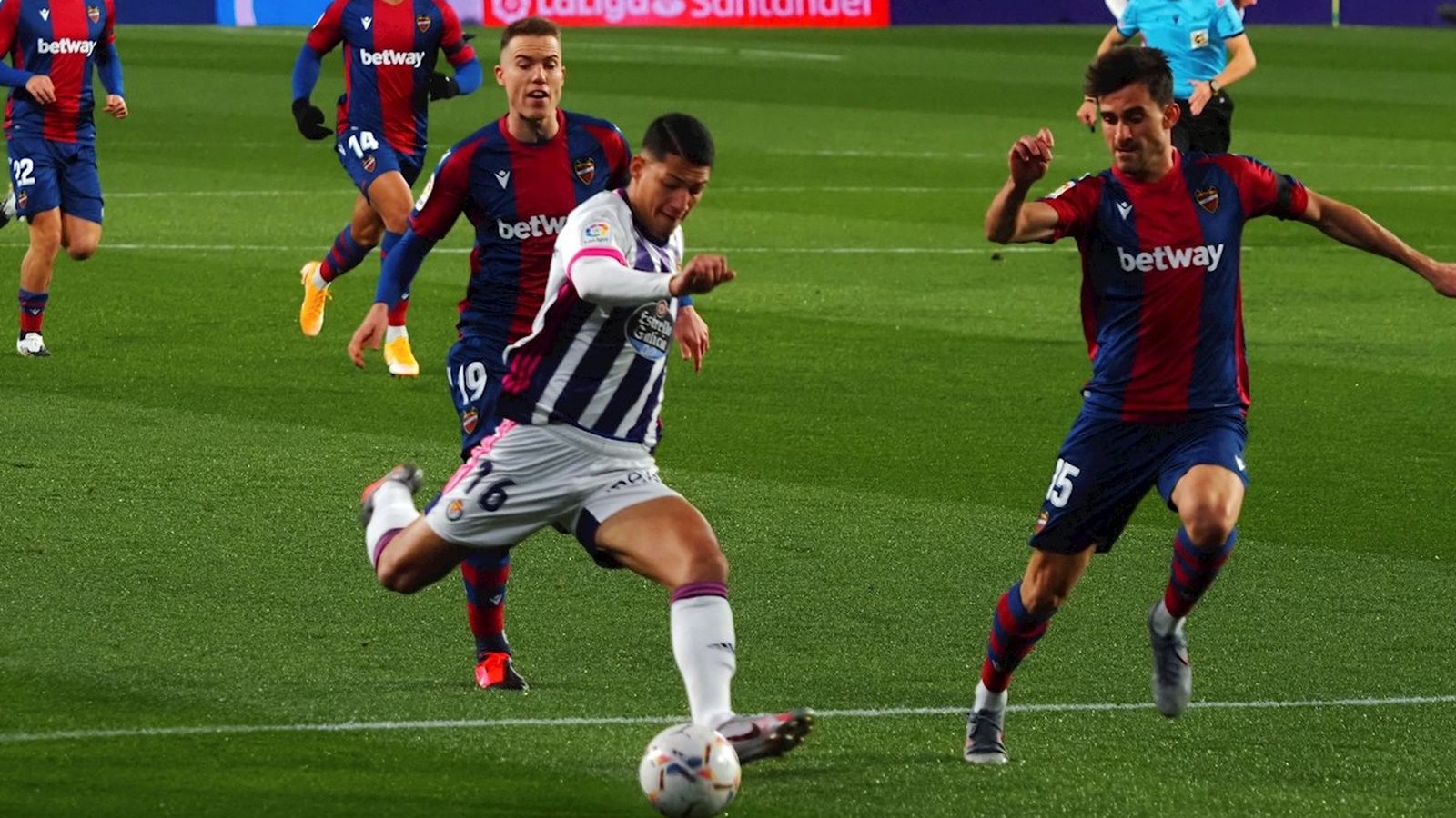 Sousa i Postigo lluiten per una pilota