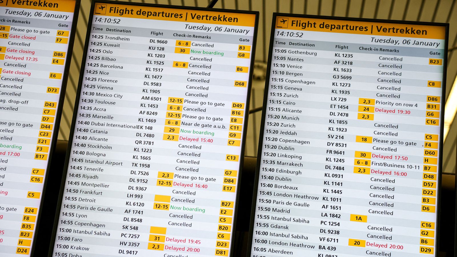 Panells informatius a l'aeroport d'Amsterdam