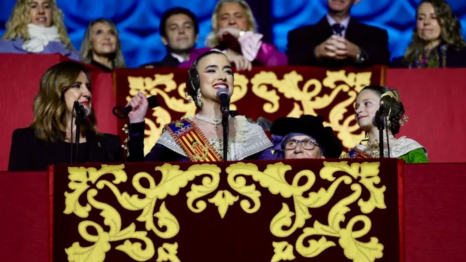 "Ja estem en Falles!": les falleres majors de València donen la benvinguda a les Falles 2026