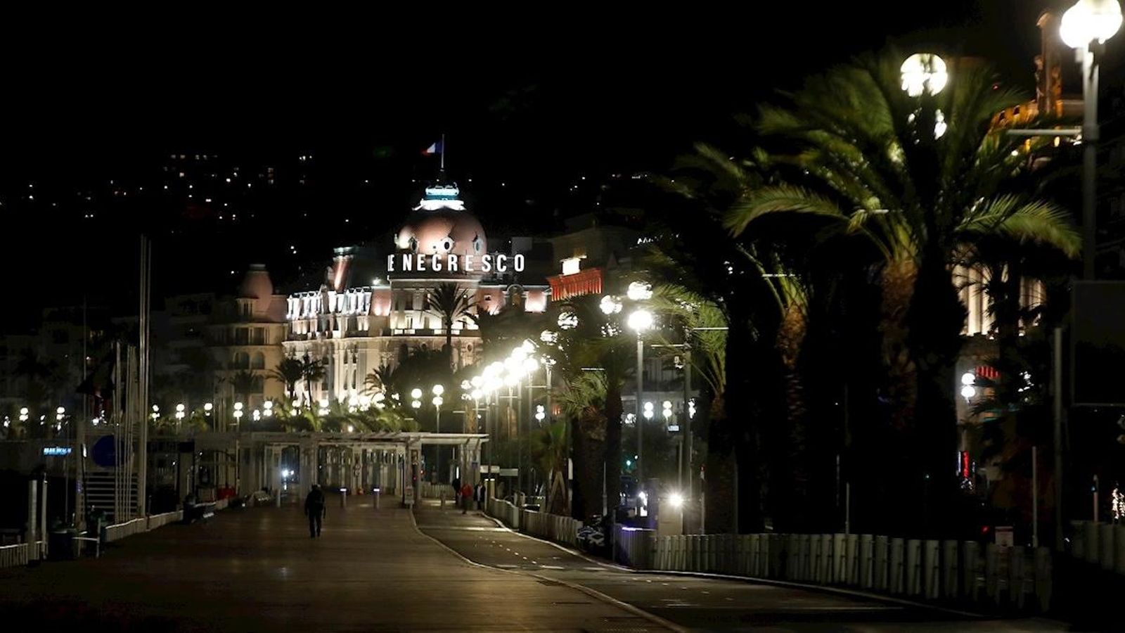 El Passeig dels Anglesos de Nissa, dessert pel toc de queda