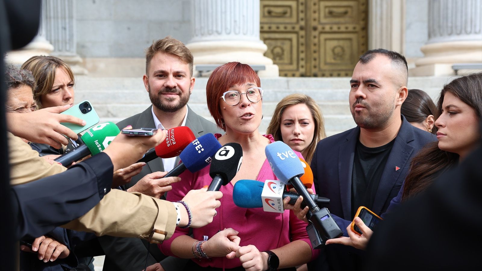 Els diputats valencians de Compromís i Esquerra Unida al Congrés, Águeda Micó, Alberto Ibáñez i Nahuel González; i la candidata de Podem Maite Pérez al fons