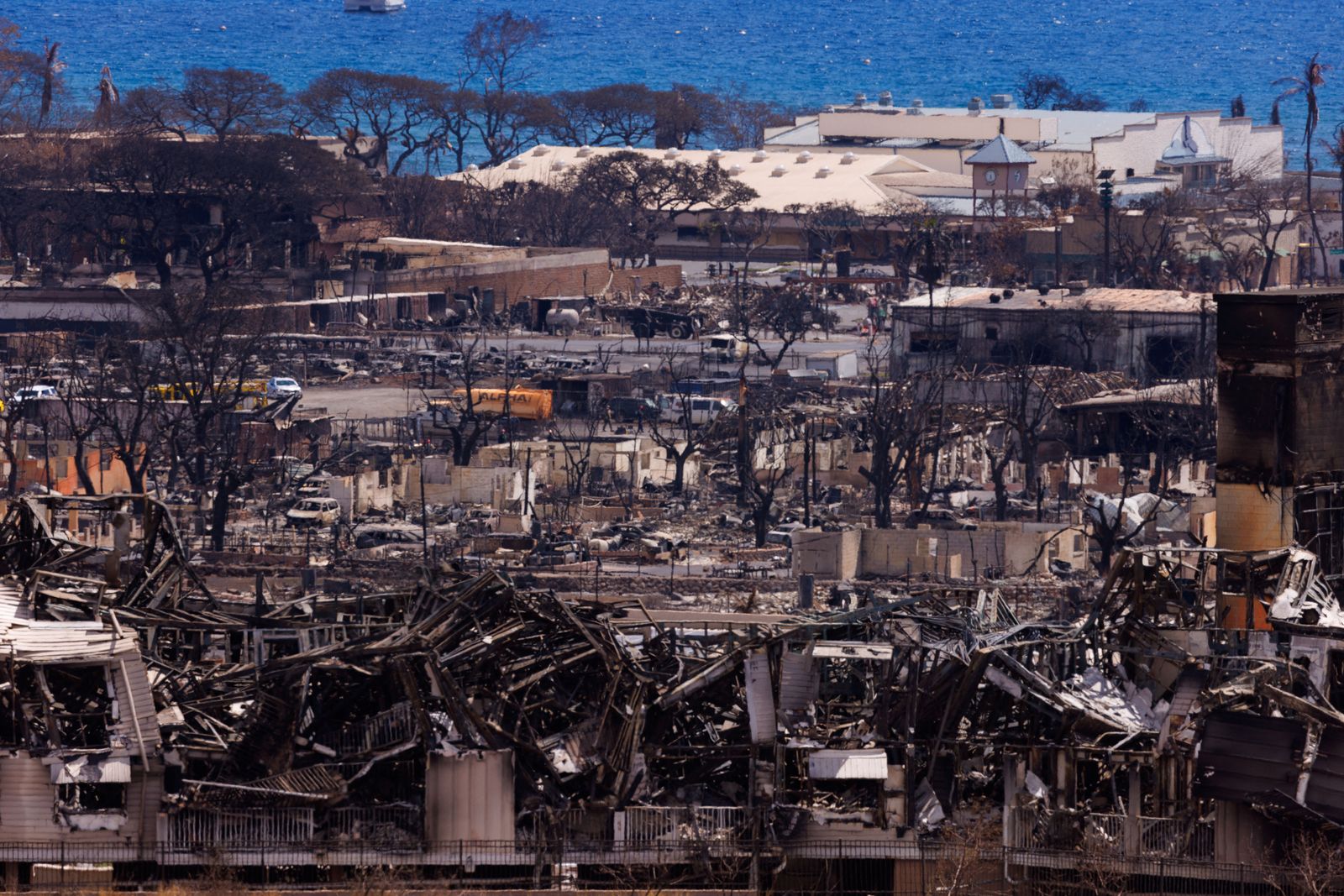 Panoràmica de la ciutat de Lahaina, a l'illa de Maui, devastada pel foc