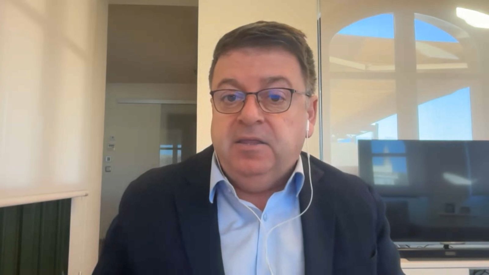 Entrevista en 'Les notícies del matí' al catedràtic d'Economia, Santiago Carbó