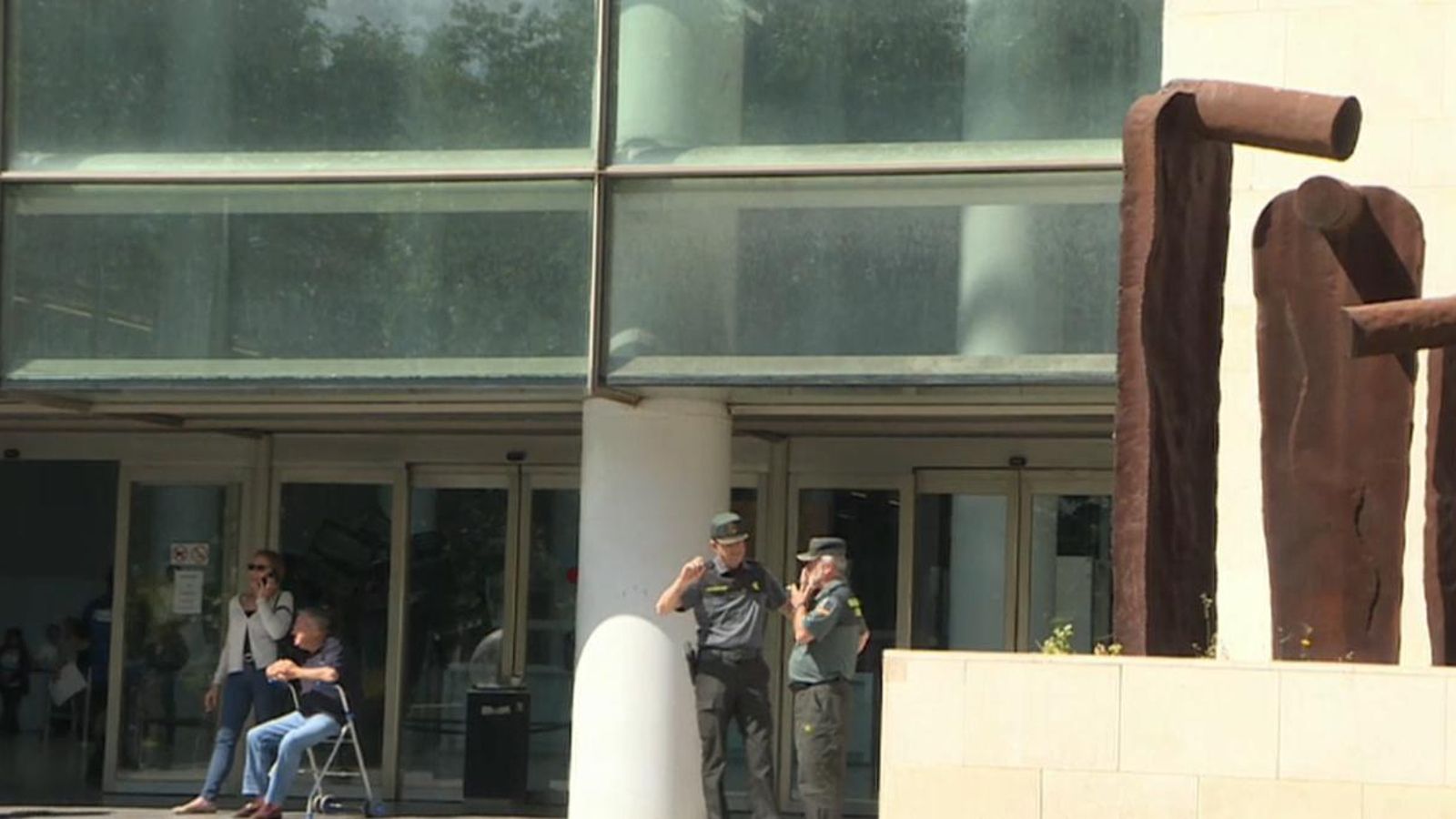 El reclús ha fugit per la porta principal de la Ciutat de la Justícia de València amb aparent tranquil·litat