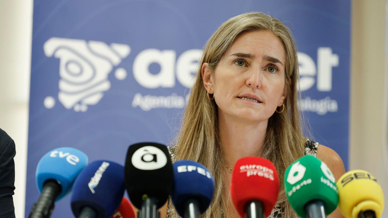 La vicepresidenta i ministra Aagesen, este dimecres a la seu d'Aemet a València