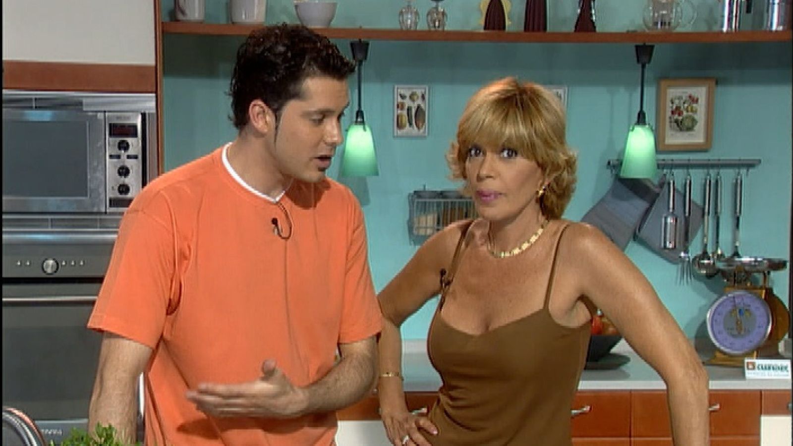 David Alcocel, copresentador, i Bárbara Rey, presentadora de 'En casa de Bárbara', un programa que es va emetre en Canal de 2000 a 2005