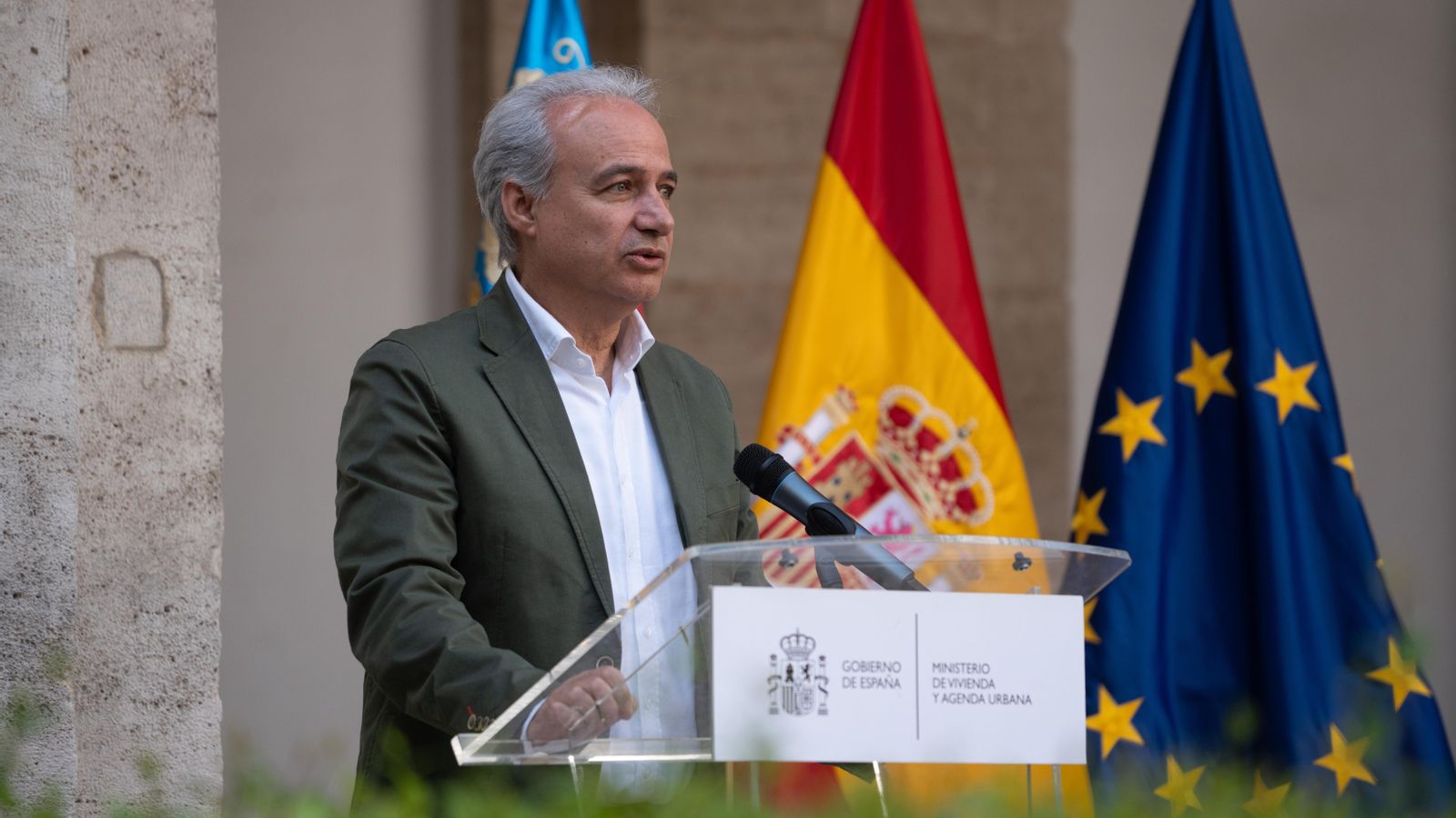 L'alcalde d'Utiel, Ricardo Gabaldón, intervé durant un acte amb alcaldes dels municipis afectats per la dana el 25 d'abril de 2025