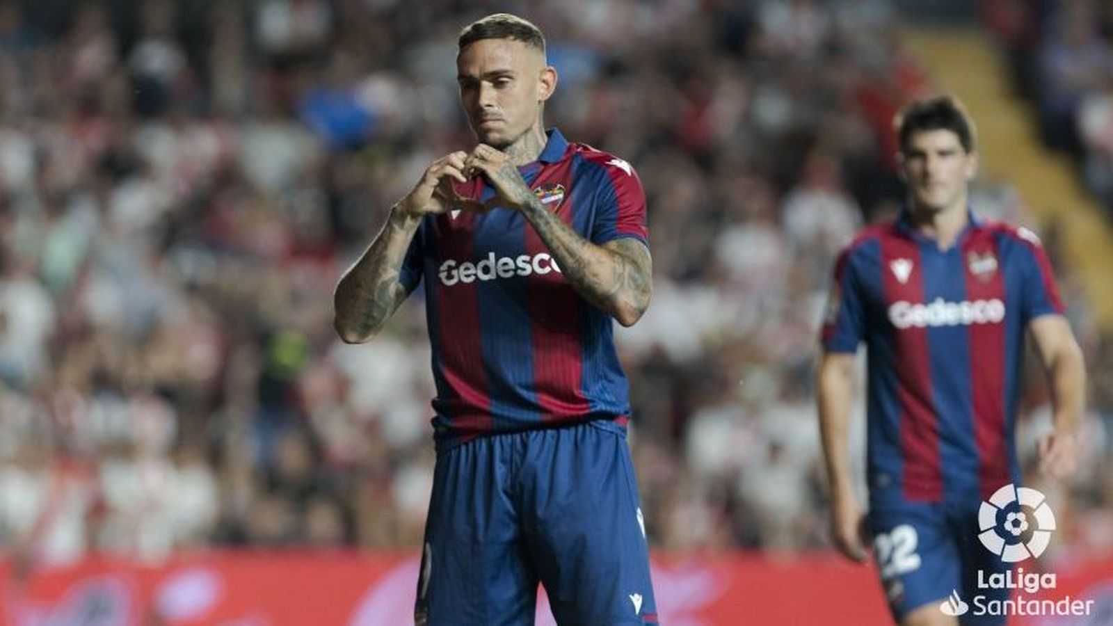 Roger celebra el gol contra el Rayo