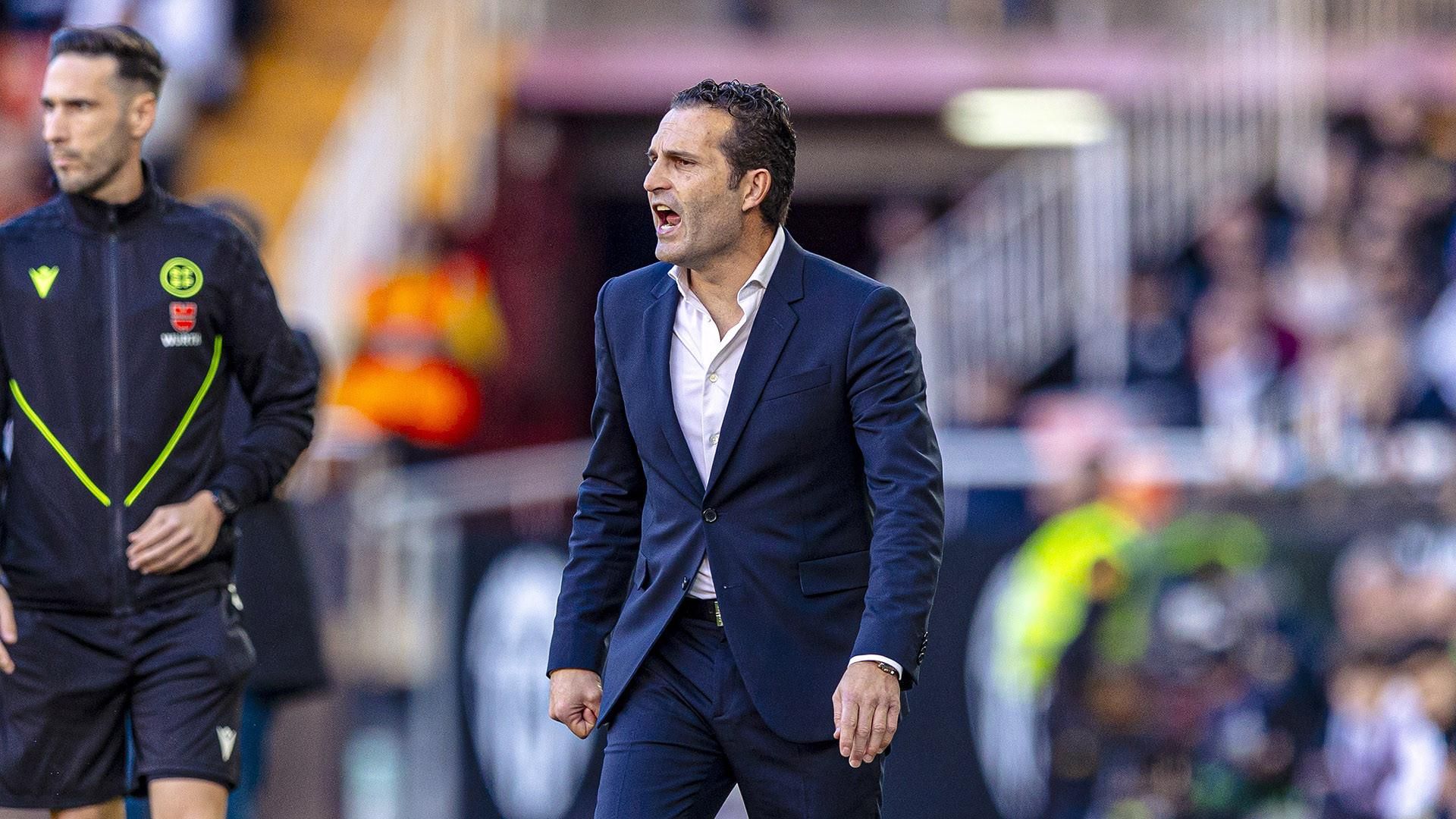 Baraja, durant el partit contra l'Alabés, el seu últim duel des de la banqueta valencianista
