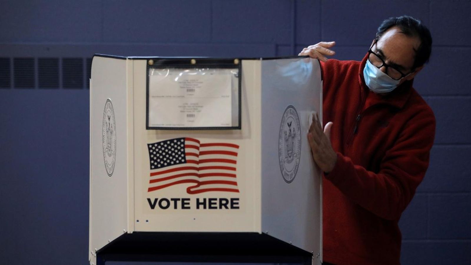 Mesa electoral oberta a Nova York per a la votació anticipada