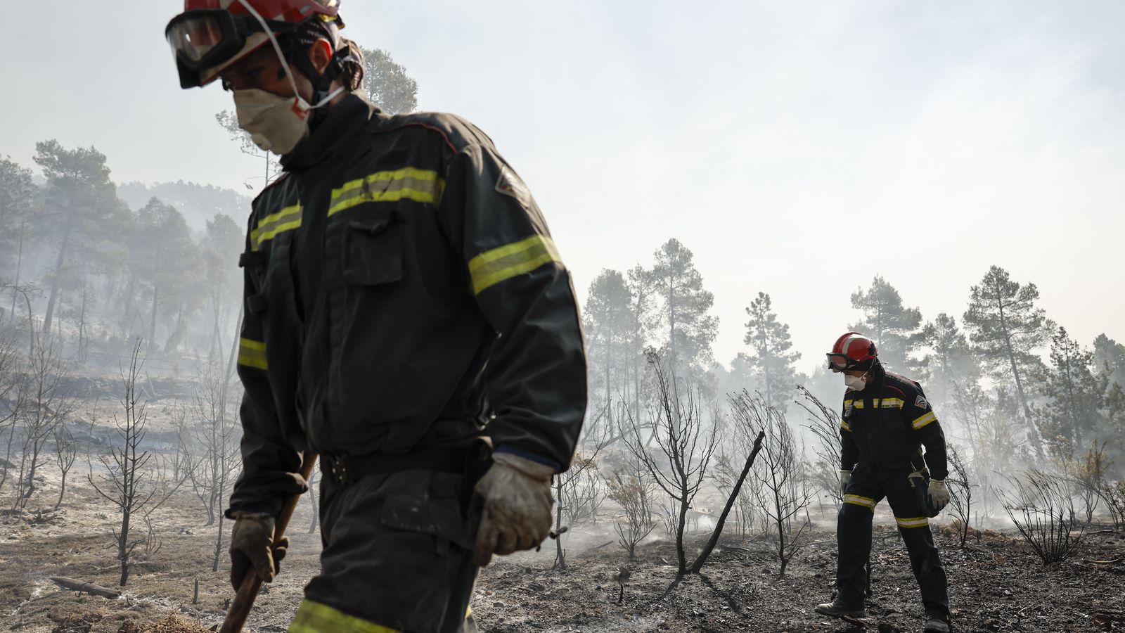 El temps ajuda durant el dimarts a reduir les flames de l'incendi de l'Alt Millars