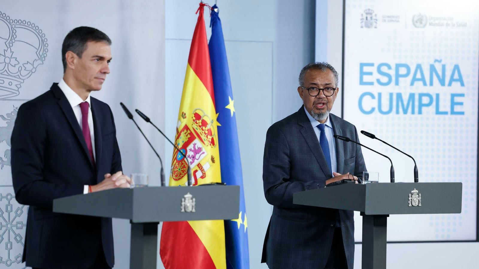 El president del govern espanyol, Pedro Sánchez, i el director de l'OMS, Tedros Adhanom, este dimarts