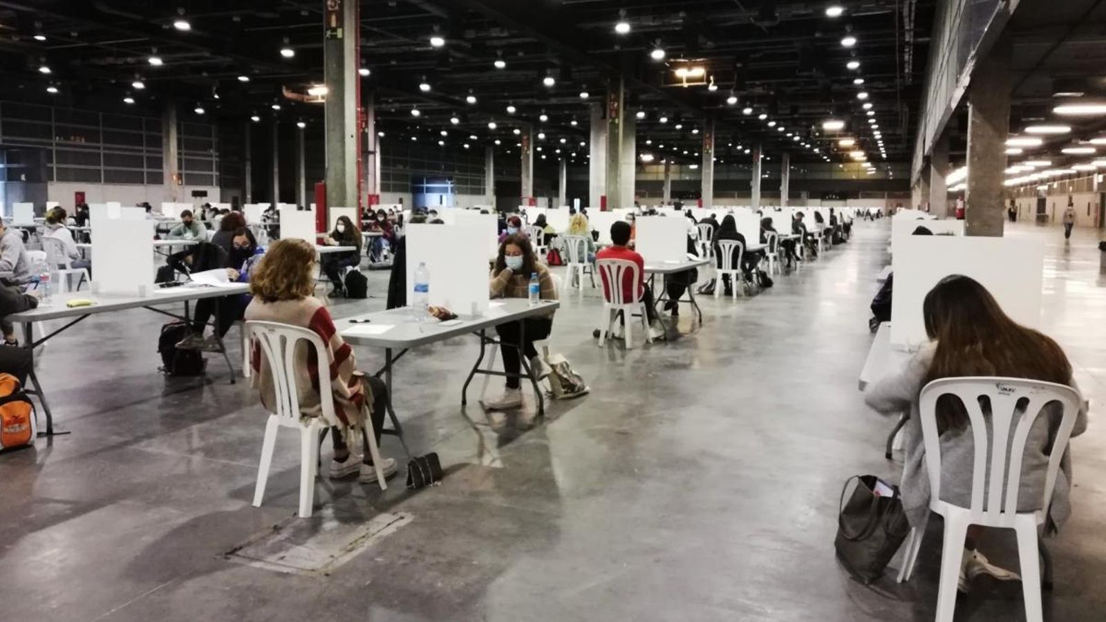 3.000 aspirants es presenten a les proves a Fira València