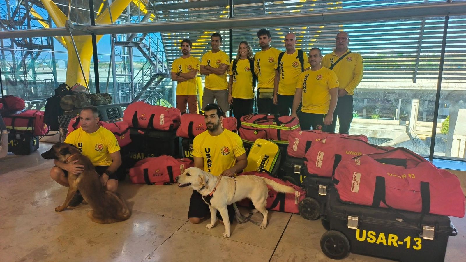 L'equip de la Nucia a l'aeroport de Barajas