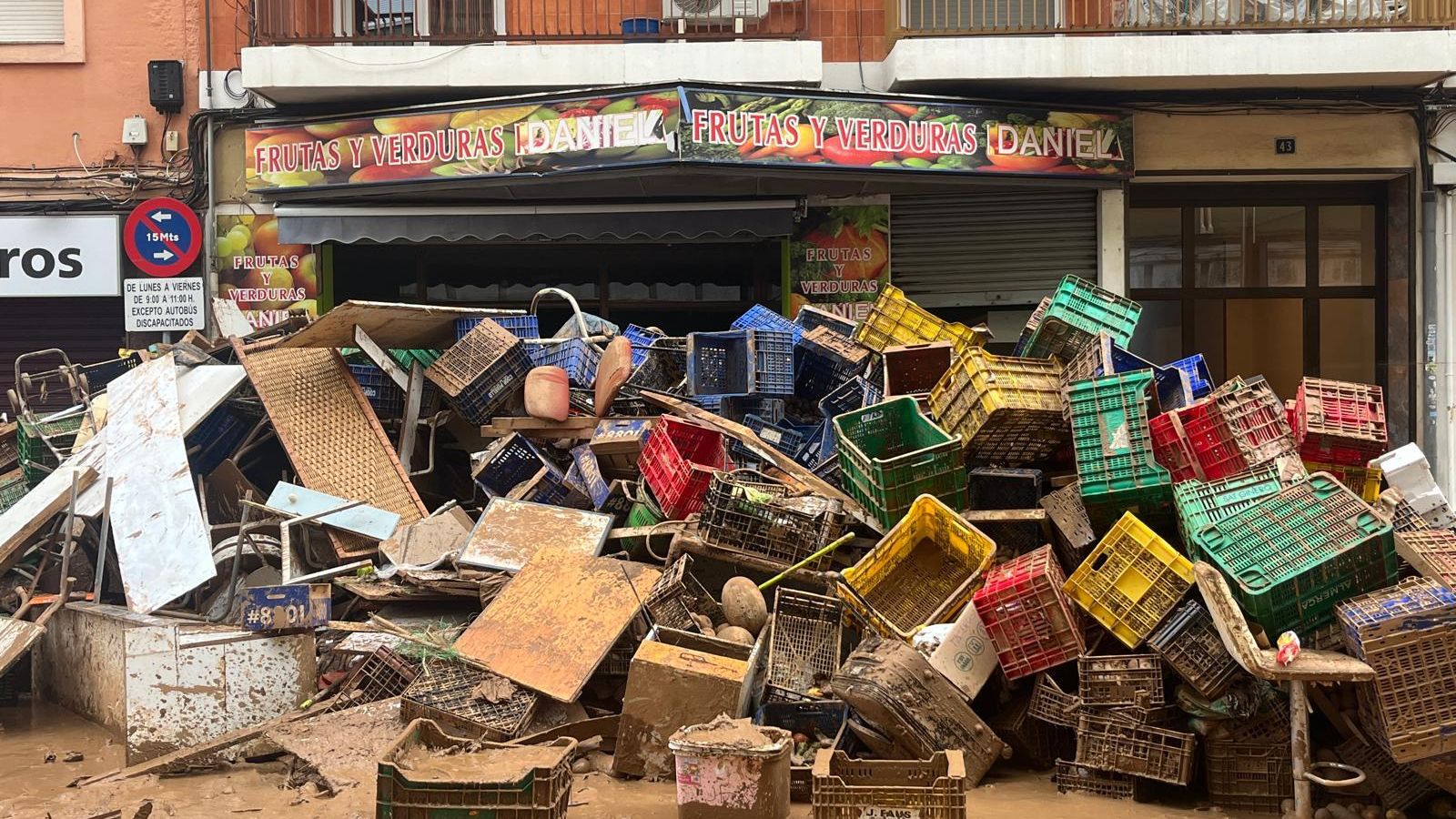 Una verduleria d'Alfafar destruïda per la DANA