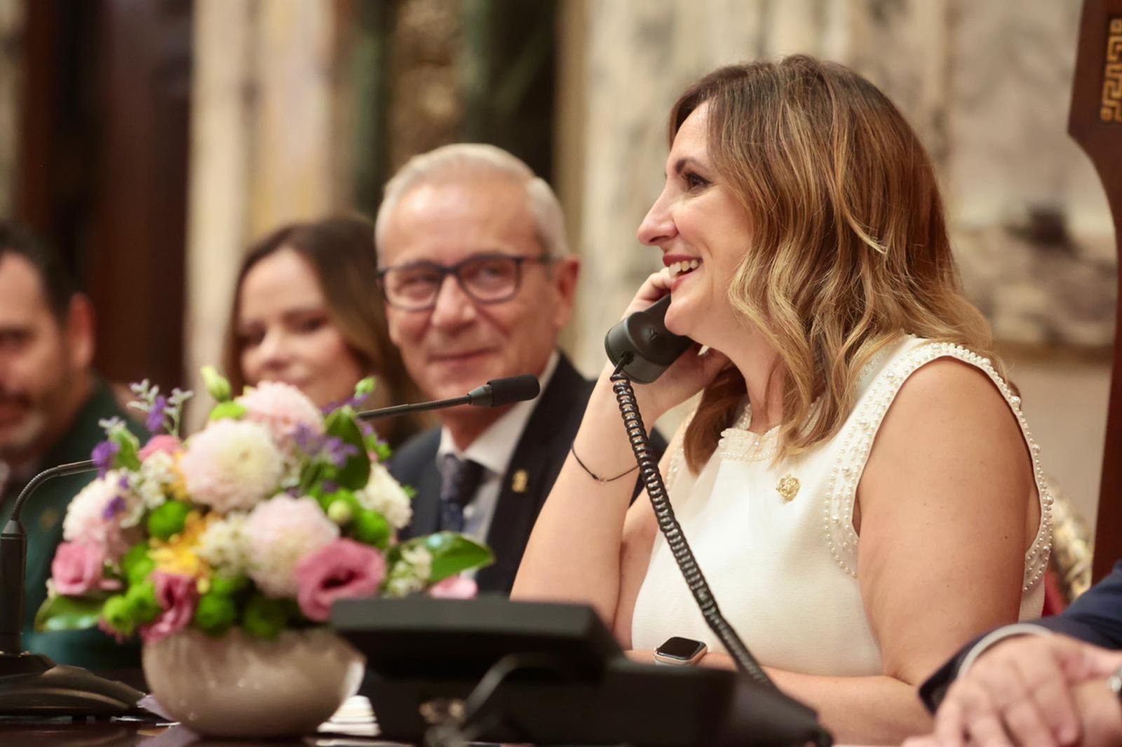 Maria José Català telefonant les afortunades de les Falles 2026 