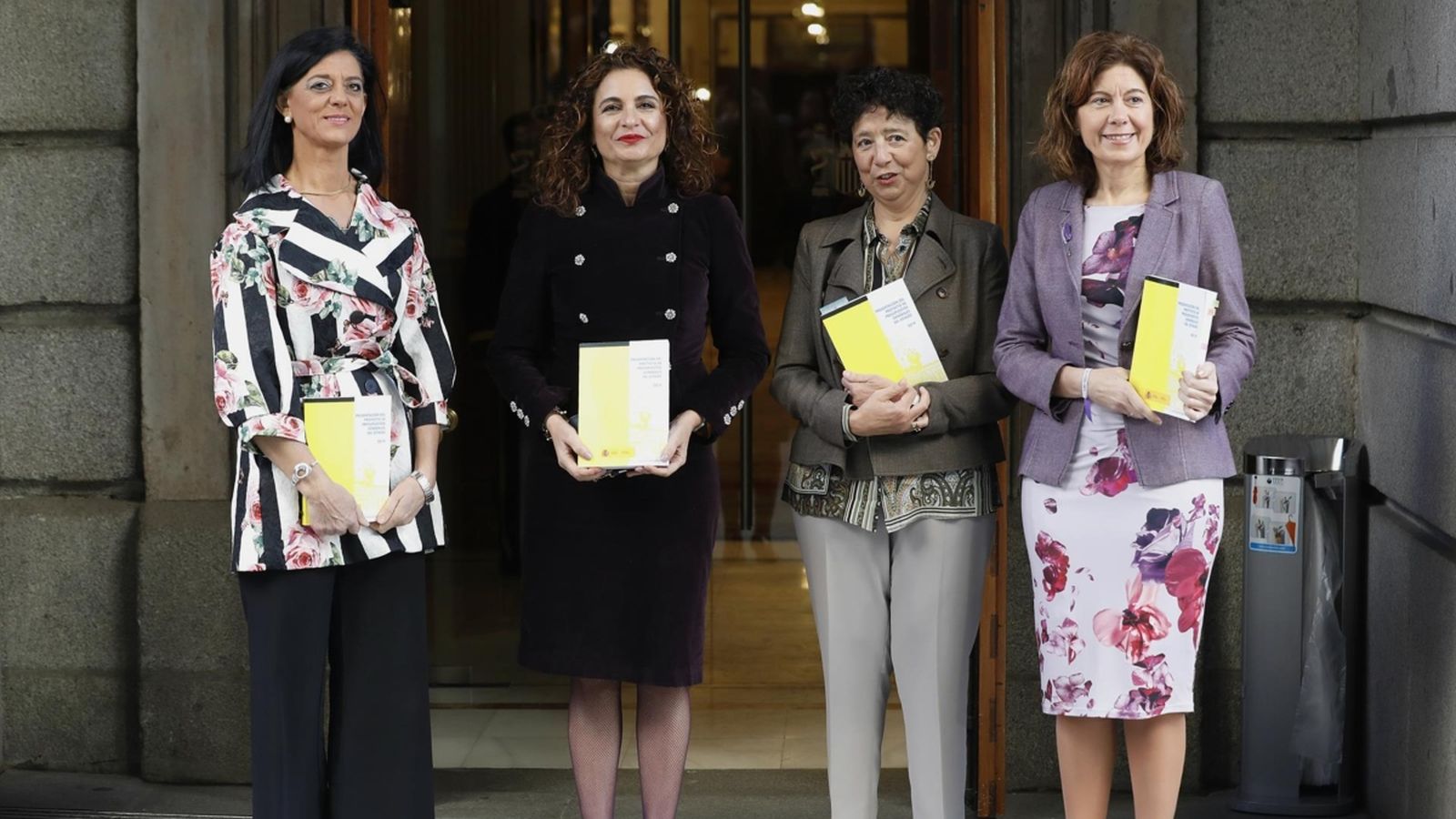 La ministra d'Hisenda, María Jesús Montero, el dia de la presentació dels pressupostos (segona per l'esquerra)