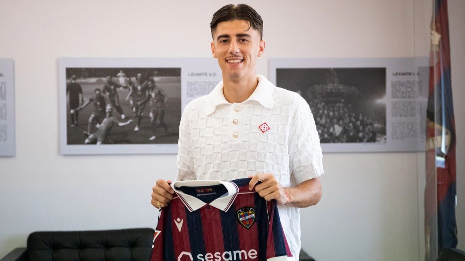Dani Requena, amb la camiseta del Llevant