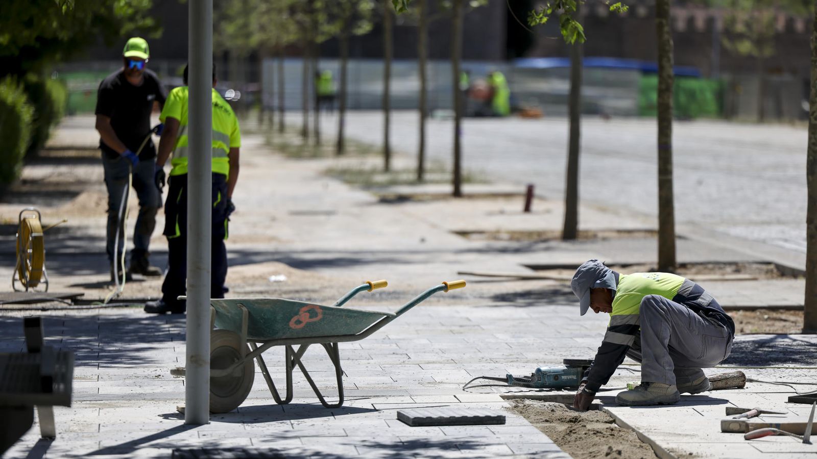 Treballadors de la construcció durant la seua jornada laboral