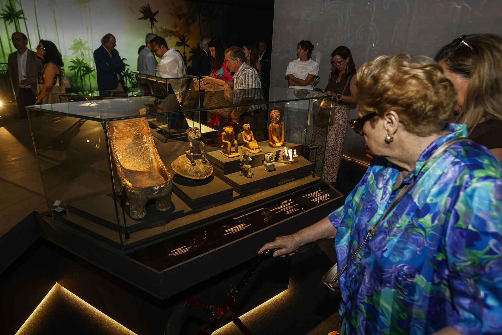 El públic visita l'exposició L'or i l'univers. Sabers indígenes de Colòmbia, al MARQ d'Alacant