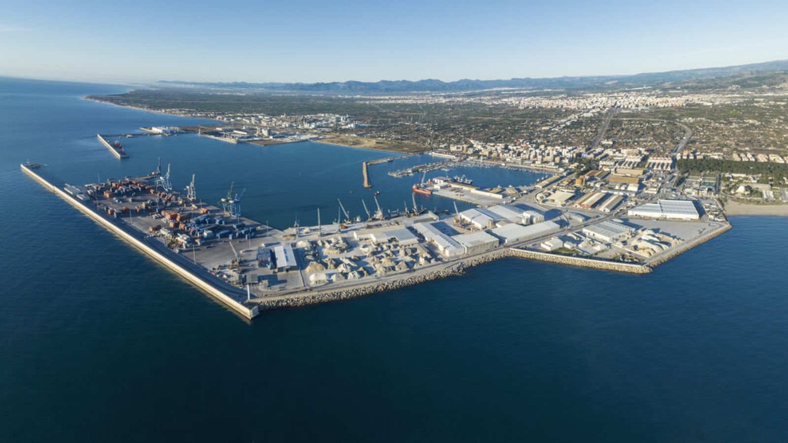 Una panoràmica del port de Castelló