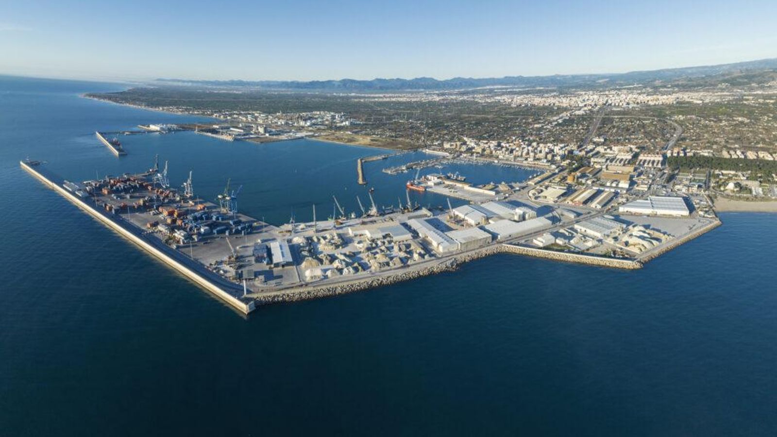 Una panoràmica del port de Castelló Una panoràmica del port de Castelló