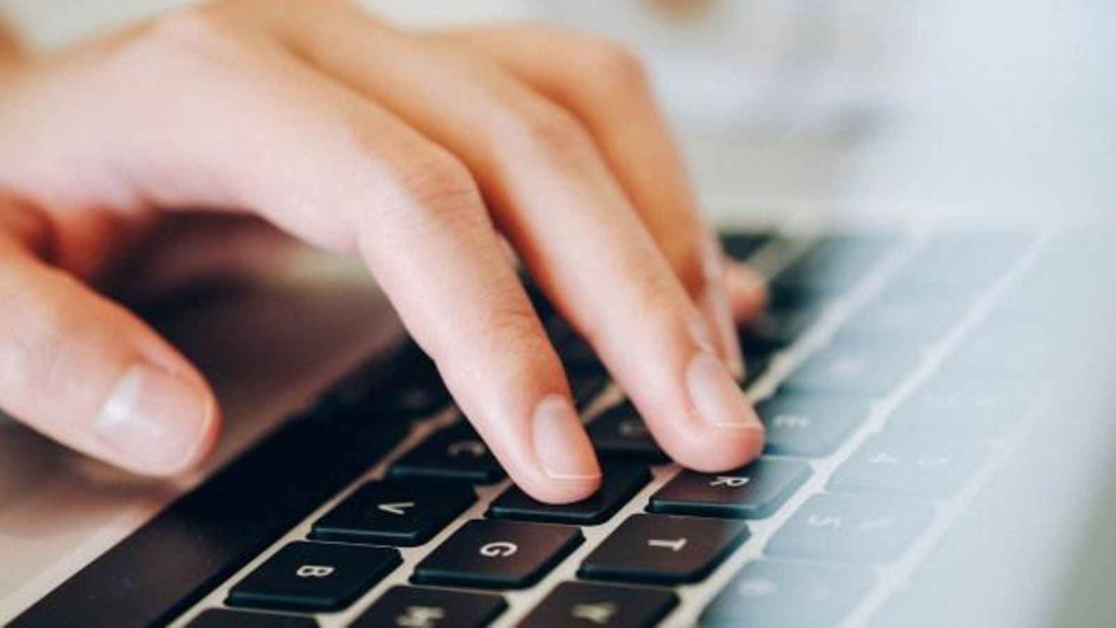 Els valencians gasten 1.537 euros anuals en compres per internet