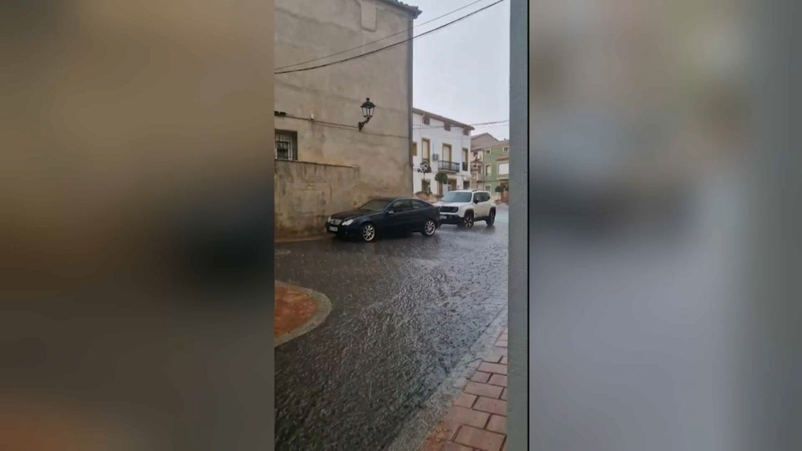 Llamps, pluja intensa, esclafits humits i granís sorprenen l'interior de la Comunitat Valenciana