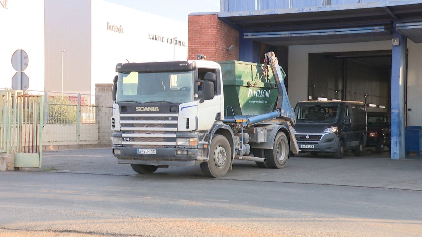 Un camió a l'estació d'ITV de Vila-real