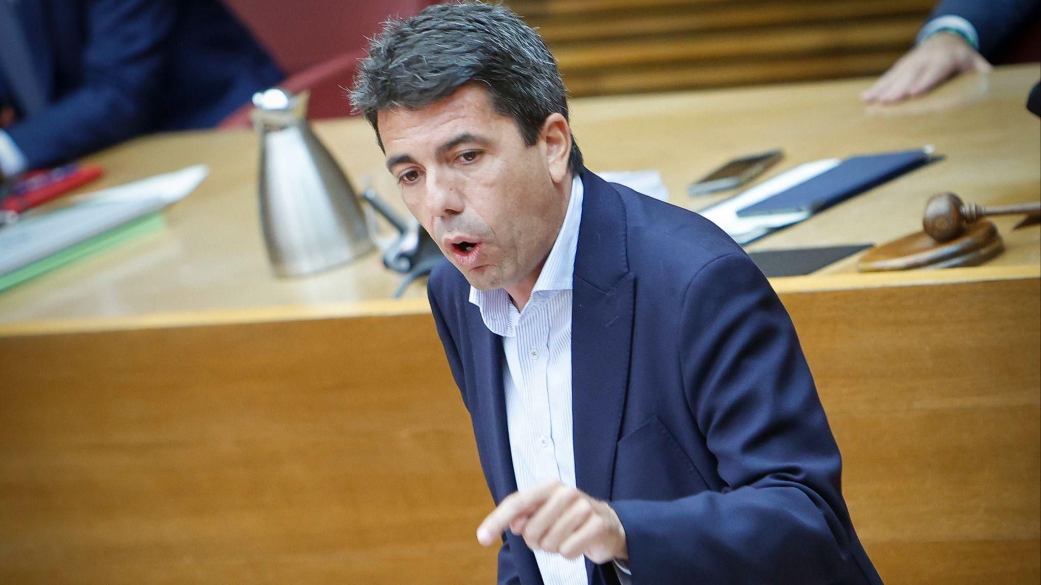 Carlos Mazón, durant la seua intervenció, davant el ple de les Corts d'aquest dimecres Carlos Mazón, durant la seua intervenció, davant el ple de les Corts d'aquest dimecres