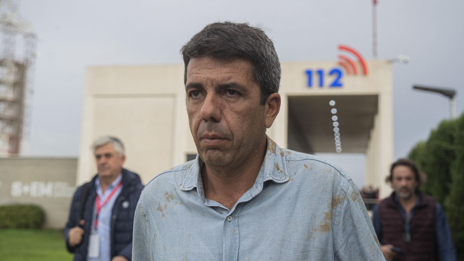 Videonotícia sobre la situació política del president, Carlos Mazón, per la gestió de la dana