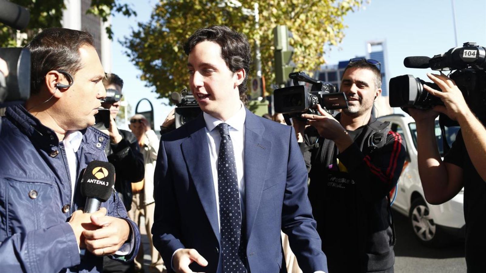 Se l'acusa dels delictes d'usurpació de funcions públiques, falsedat en document oficial i suborn passiu | EP