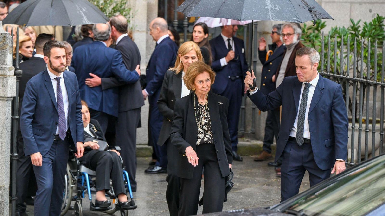 La reina Sofia en l'últim acte públic on ha assistit, el funeral del seu nebot, Fernando Gómez-Acebo, aquest dilluns