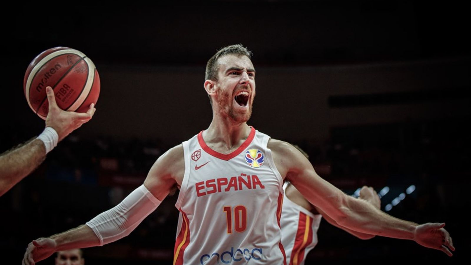 Víctor Claver, durant un partit amb la selecció espanyola