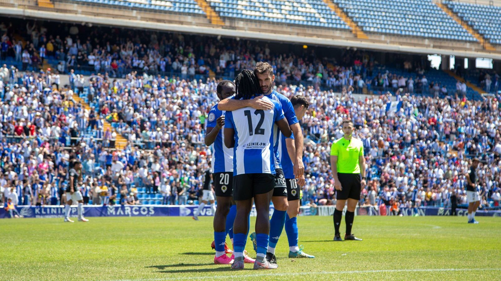 Els jugadors de l'Hèrcules celebren un gol al Rico Pérez Els jugadors de l'Hèrcules celebren un gol