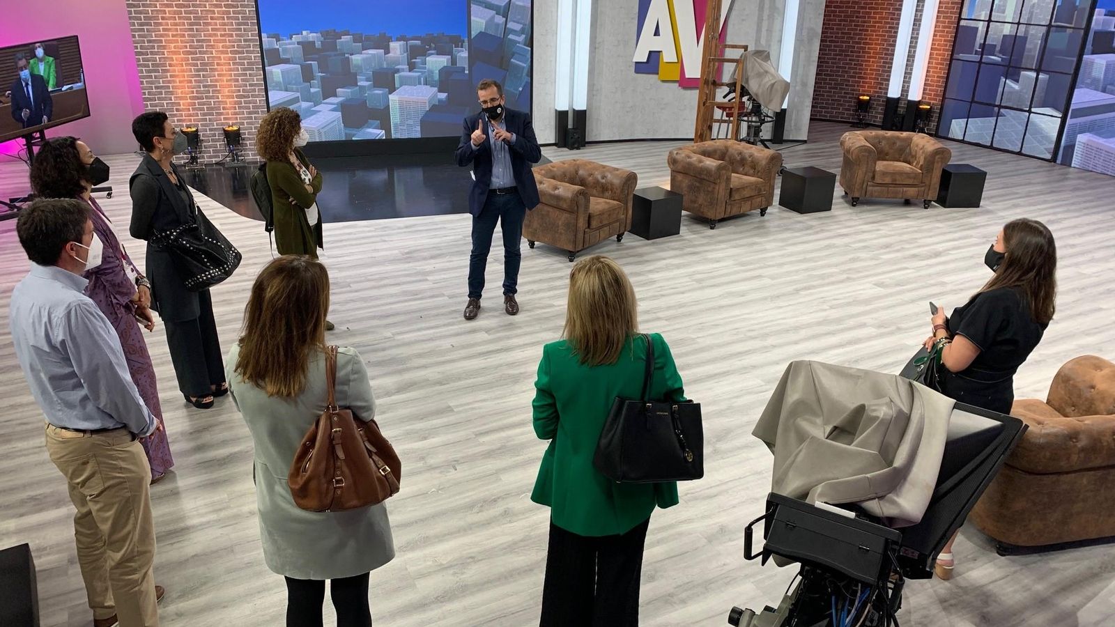 Els Dircom han visitat les instal.lacions d'À Punt a Burjassot