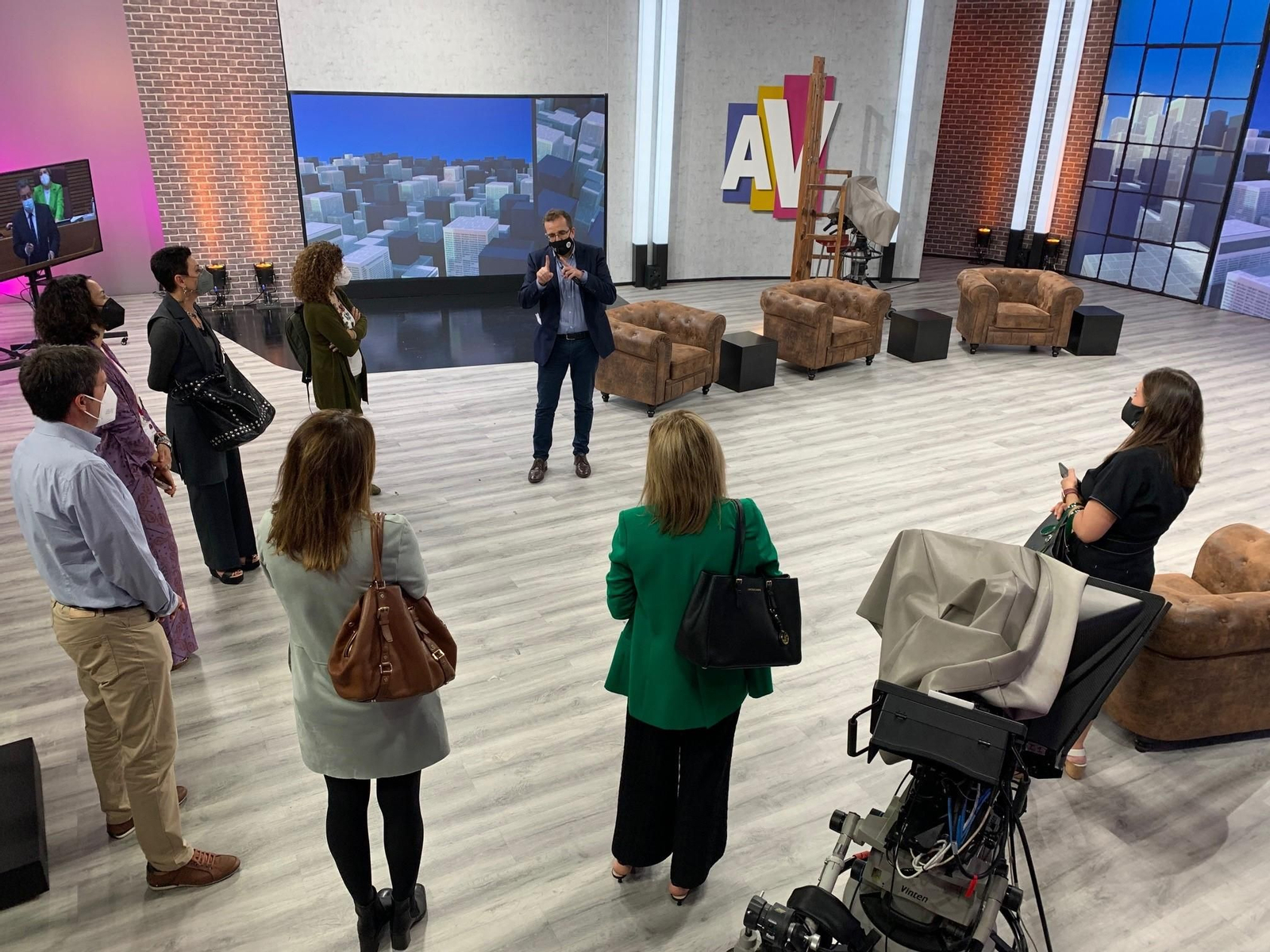 Els Dircom han visitat les instal.lacions d'À Punt a Burjassot