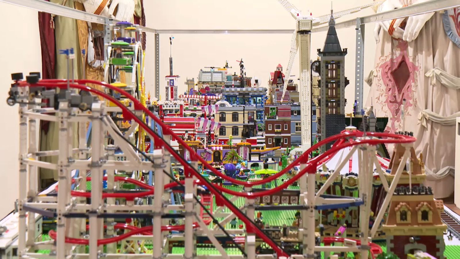 Una de les construccions que integren la macroexposició que s'inaugura a Alzira demà