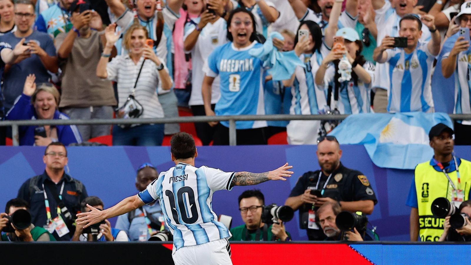 Messi celebra un dels gols