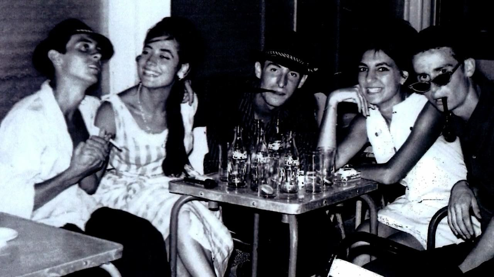 Grup 'Los Hispànicos' al bar