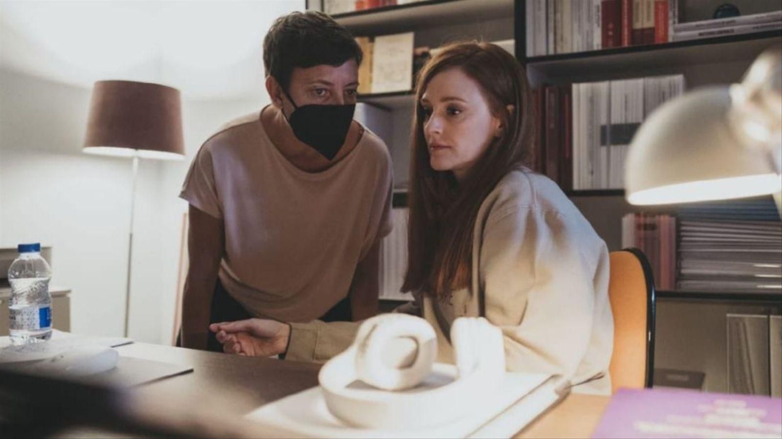 Eva Hache i Ana Polvorosa durant el rodatge de 'Un mal día lo tiene cualquiera'