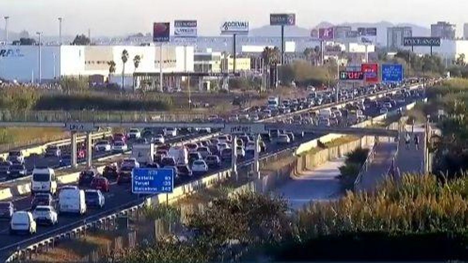 Congestions a l'autovia V-21 al seu pas per Meliana en sentit nord degut a un accident a l'eixida de València