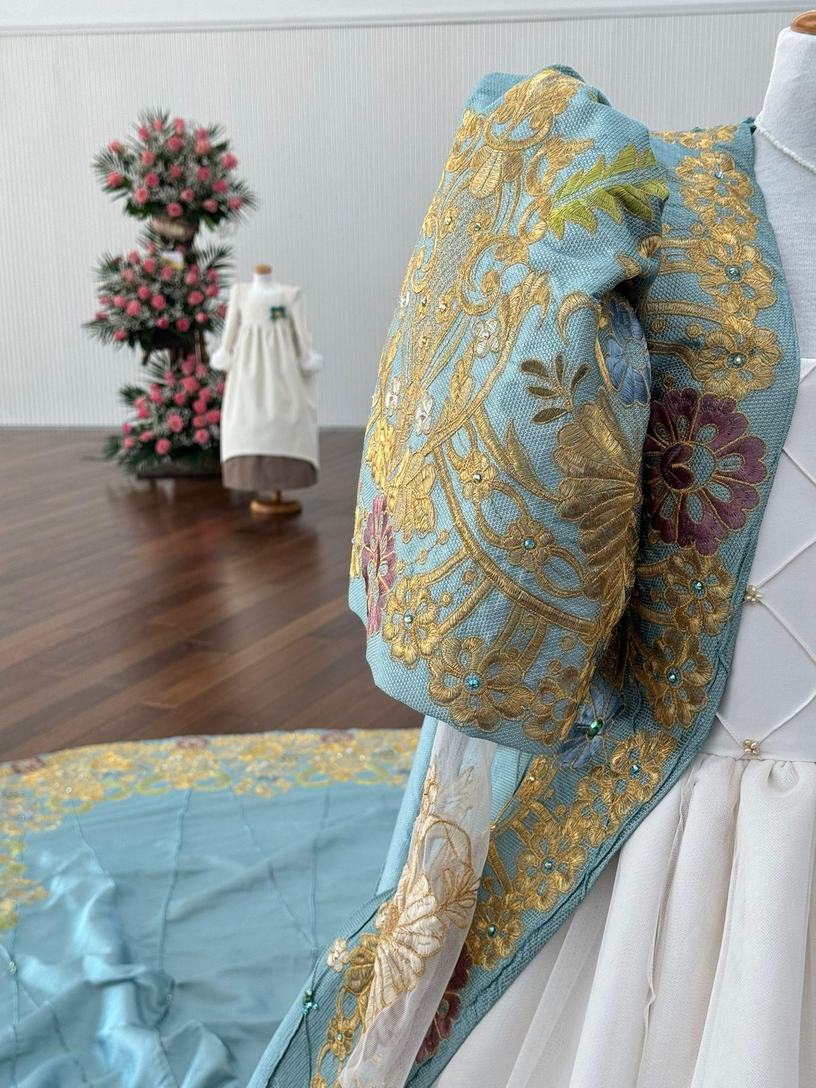 Detall del vestit de la reina de l'Encontre de Torrent